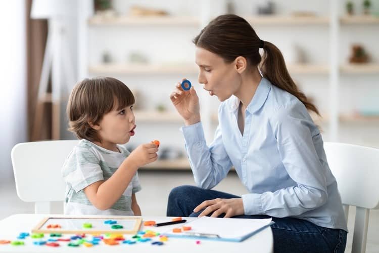 Ako naučiť dieťa rozprávať – správne vyslovujte a žiadne šušlanie