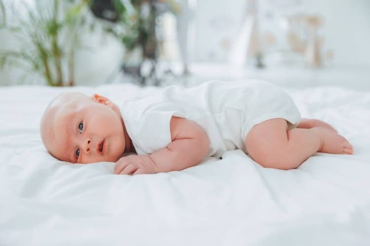 Čo dokáže 2-mesačné bábätko?
