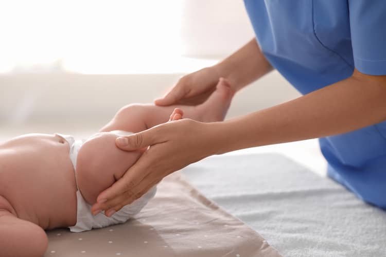 Vyšetrenie kĺbov novorodencov
