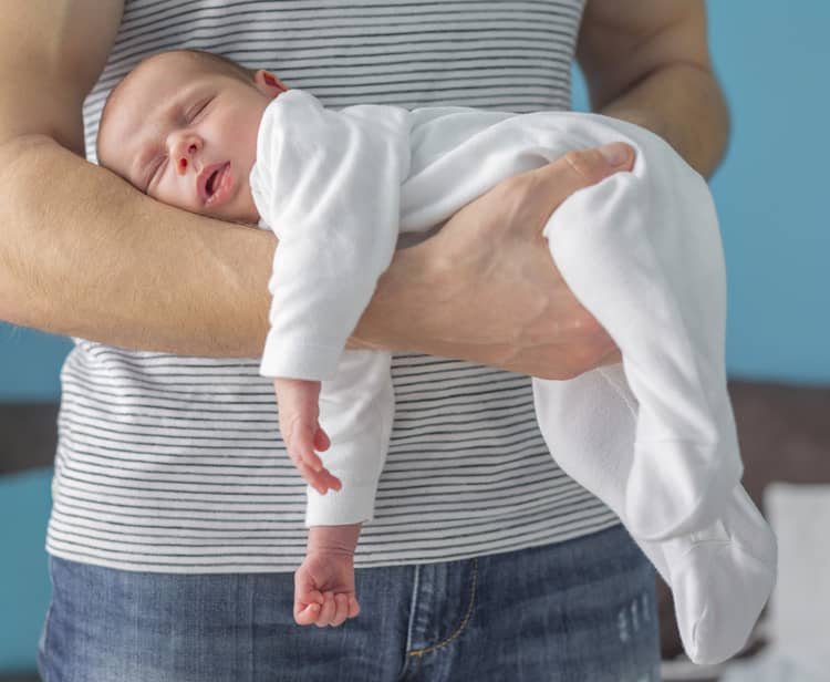 Nosenie bábätka na rukách polohy