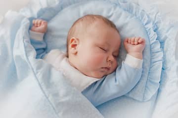 Ako má spať novorodenec?