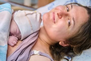 Priloženie bábätka po pôrode? V Anglicku štandard, na Slovensku niečo výnimočné (príbeh)