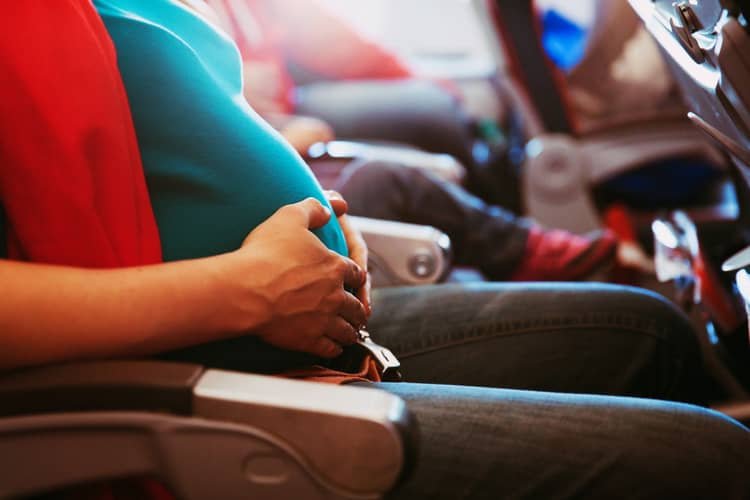 Riziká dlhých letov v tehotenstve