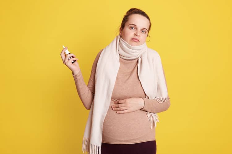 Kvapky a sprej do nosa v tehotenstve – áno či nie?