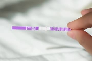 Duch na tehotenskom teste. Čo znamená slabá druhá čiarka na tehotenskom teste?