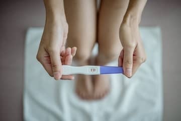 Môže vyjsť pozitívny tehotenský test, aj keď nie som tehotná?