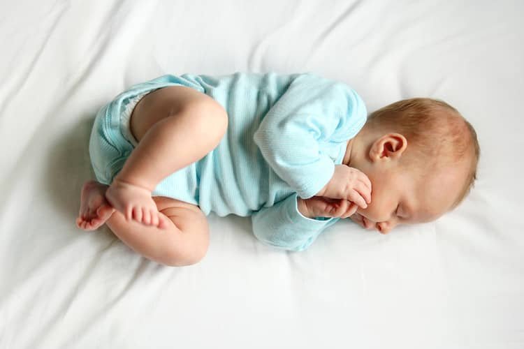 4-týždňové bábätko spánok