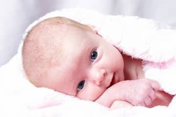 Mesačné bábätko – čo dokáže 4-týždňové bábätko a ako vníma mamu?