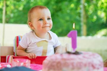 12-mesačné bábätko (dieťa) – vývoj, strava, spánok, cviky, hračky. Pozri, čo dokáže