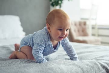 8-mesačné bábätko (dieťa) – vývoj, strava, spánok, cviky, hračky. Pozri, čo dokáže